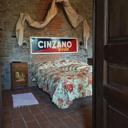 Osteria Del Maiale Pezzato Frühstückspension Sinio